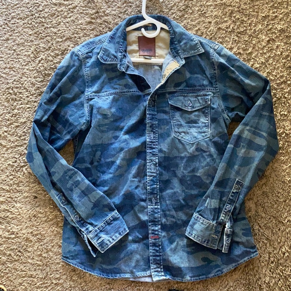 Men’s Guess button up